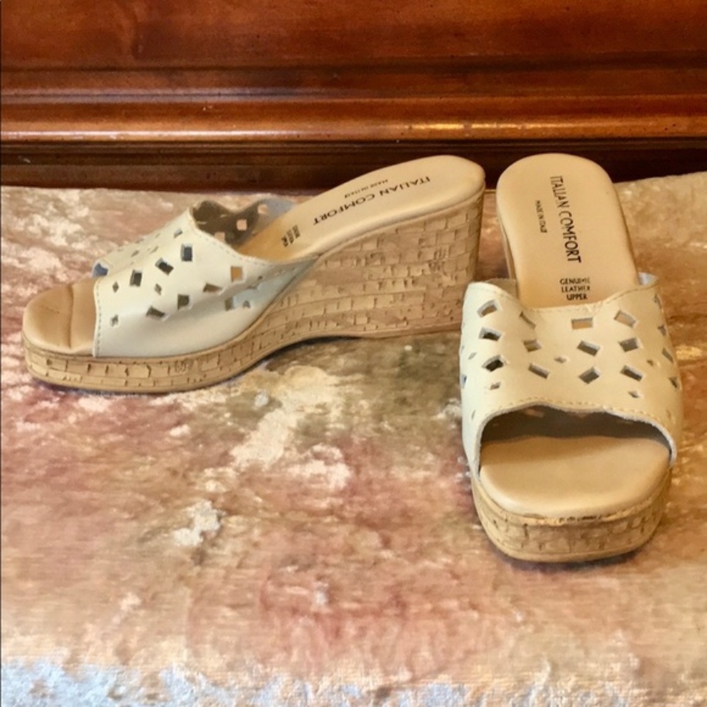 ITALIAN COMFORT Cream Leather 3” Wedges VGUC 9